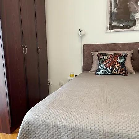 62 - Besplatan Gradski Parking - * Novi Sad